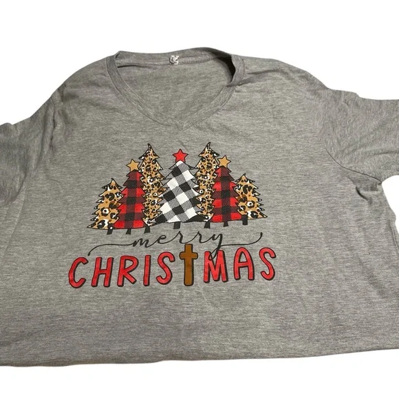 2 Christmas t-shirts - Picture 2 of 5